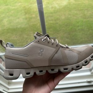 OnCloud tennis shoe sz 7.5